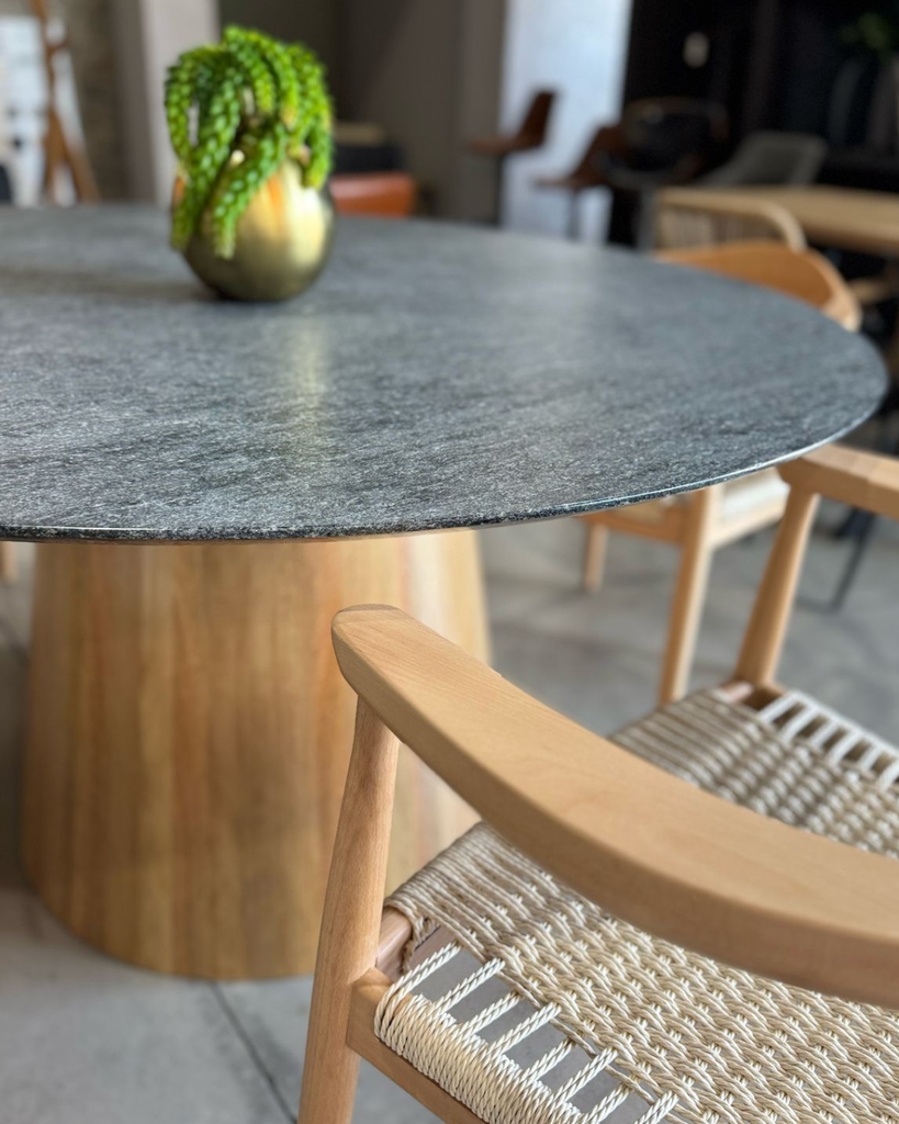 MG GRANITO GRIS LEATHERED DG MESA COMEDOR CIRCULAR 145 Base madera conica - MG2025